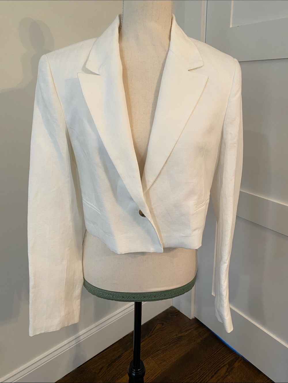 Zara Cream Cropped Blazer with Notch Lapel